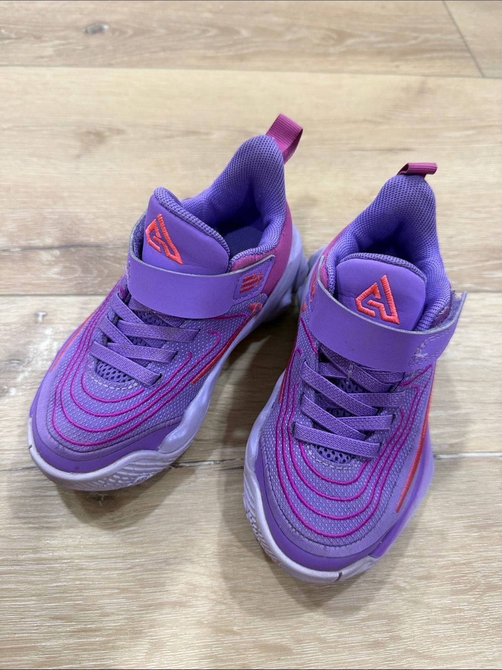 Nike Kids Purple Athletic Sneakers with Pink Accents Size 8C